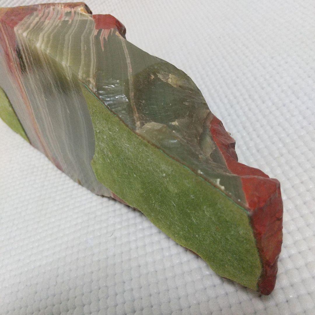 まるで惑星 4.2kg 碧玉? 赤/緑/黄の縞模様が美しい観賞石31cm