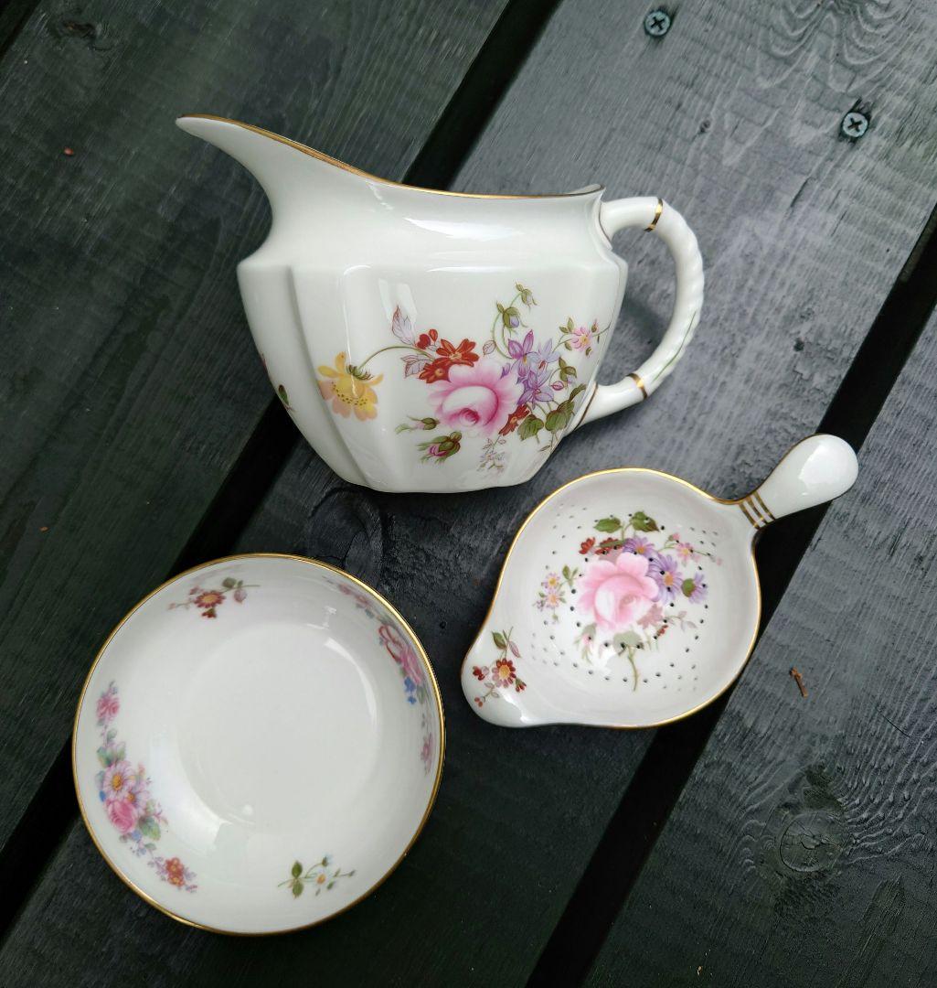 ロイヤル・クラウンダービー　ボーンチャイナ　ティストレーナー＆ミルクポット