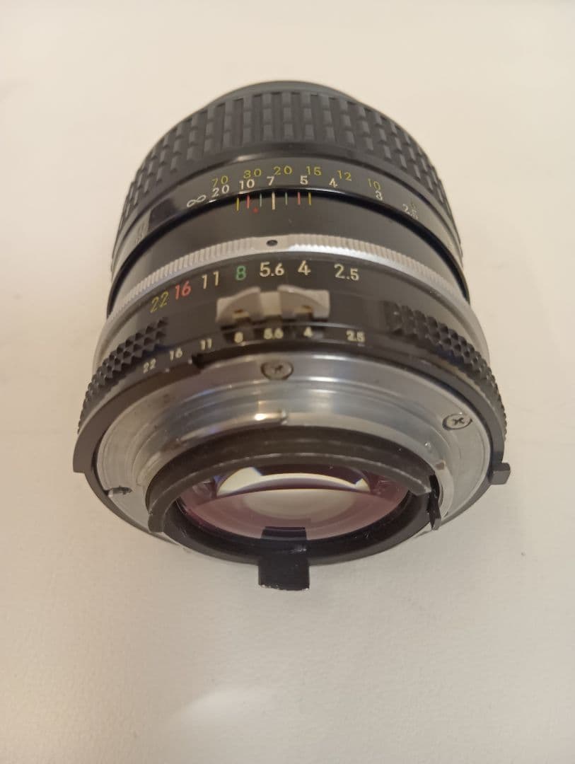 Nikkor 105mm f/2.5 レンズ