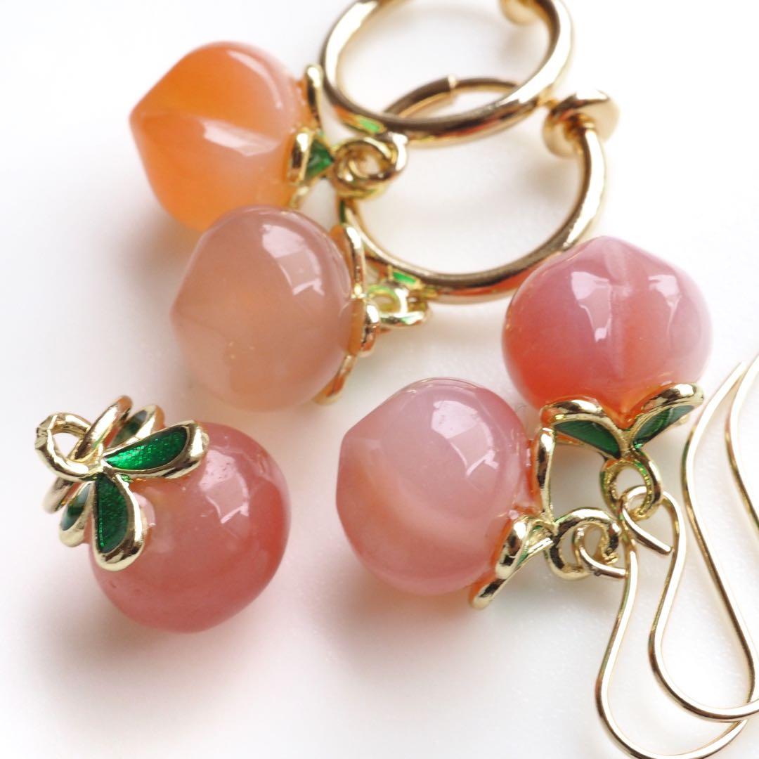 【ほぅ】ピーチカルセドニーの桃彫刻イヤリング