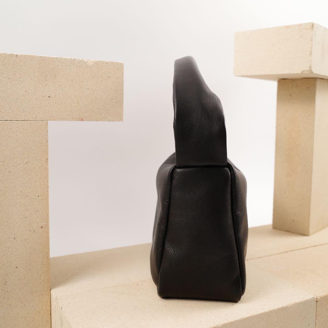 KEESE 黒 レザーショルダーバッグ ジップ Sサイズ ブラック ハンドバッグ