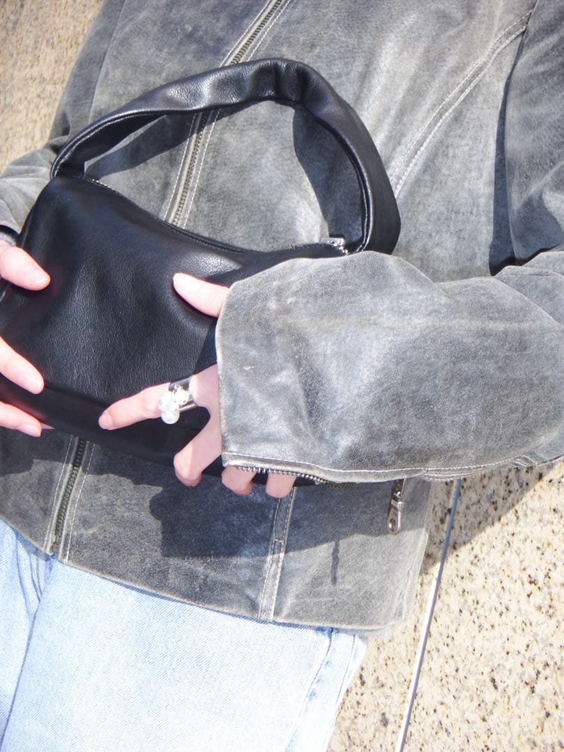 KEESE 黒 レザーショルダーバッグ ジップ Sサイズ ブラック ハンドバッグ