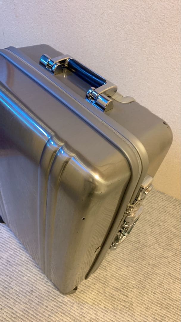 ZERO HALLIBURTON キャリーケース 4輪 59L シルバー