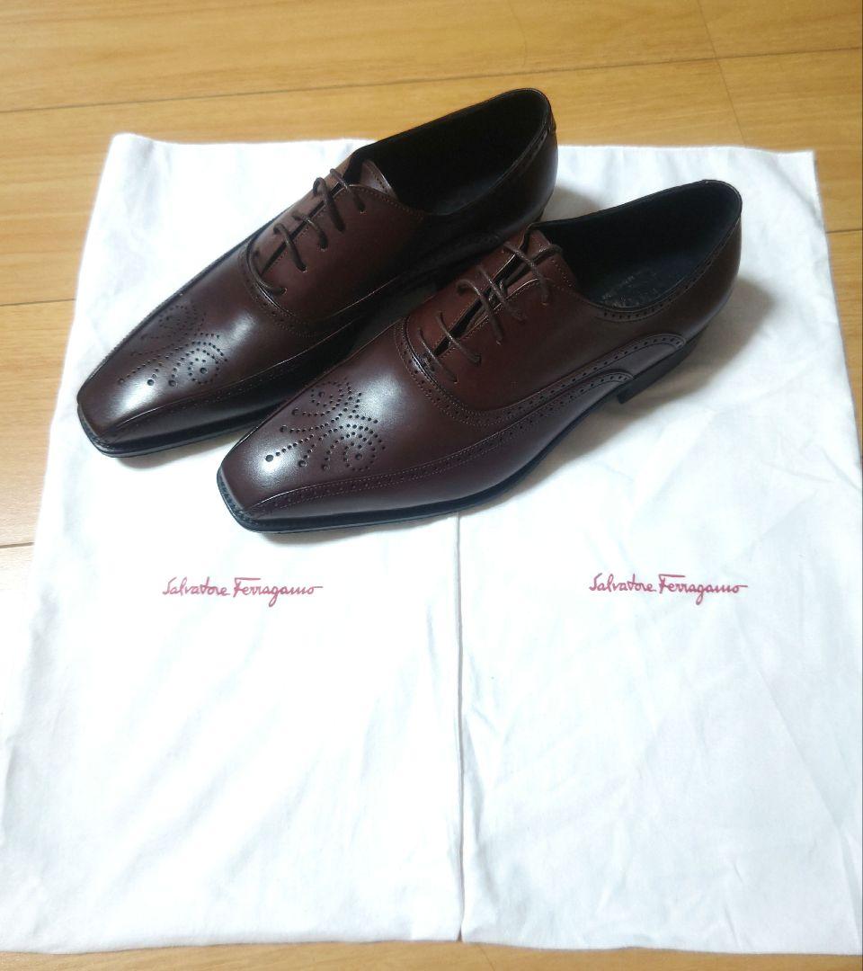 12/26まで値下げ　【未使用】 フェラガモ　8EE(26〜26.5cm相当)