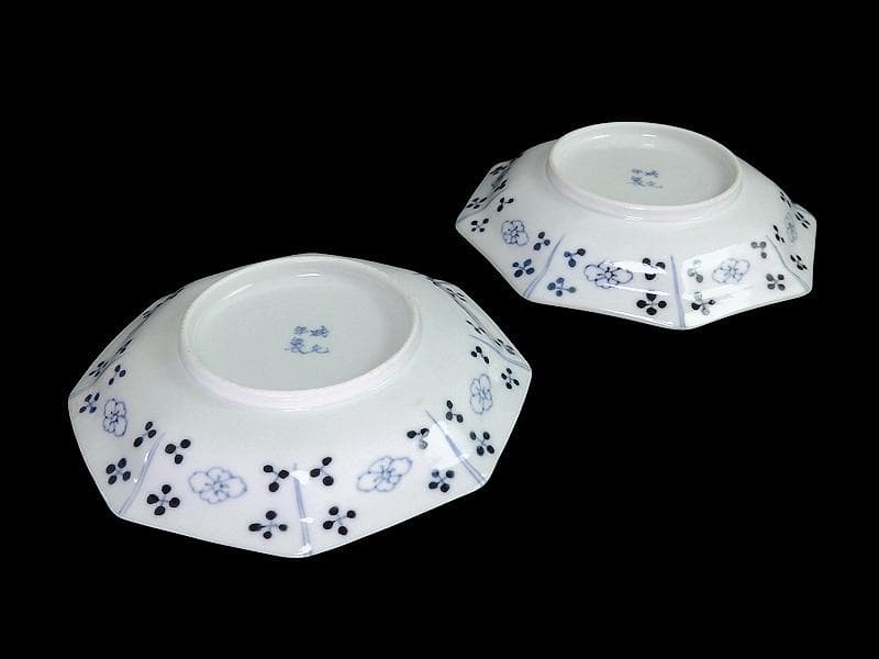 古伊万里　青海波に墨弾籠目紋　楼閣山水に花の図　八角皿２枚F205AS-fbud