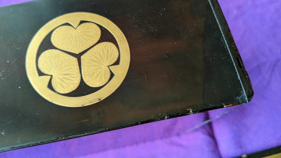 三葉葵紋木箱