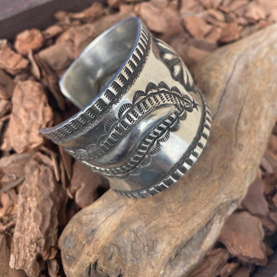 リポウズワイド4cmバングル　内径18cm