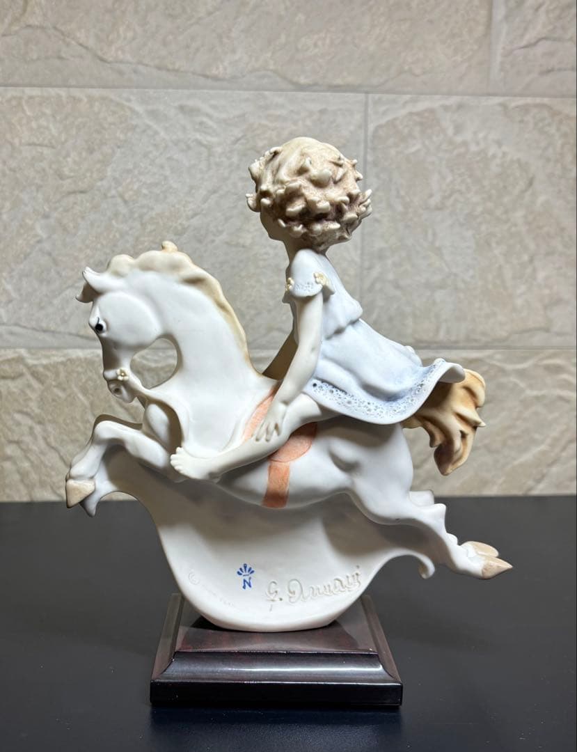 シャイライダー　ジュゼッペ・アルマーニ　Giuseppe Armani 置き物