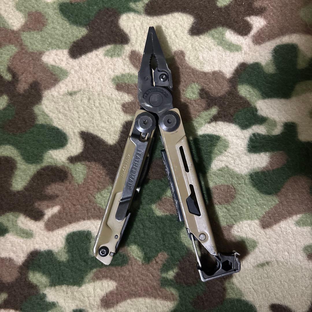 米軍放出品　LEATHERMAN レザーマン SIGNAL マルチツール
