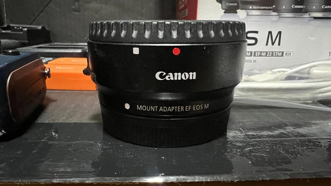 Canon EOS M ミラーレスカメラ 青 中古　難有