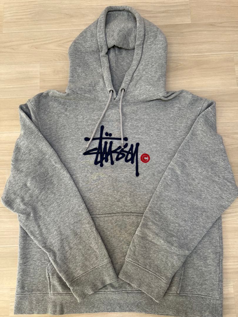 Stussy グレー 刺繍 フード付きパーカー Ｌサイズ