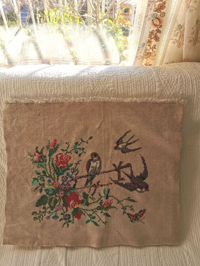アンティーク 刺繍 燕達と蝶と薔薇 手刺繍リネンクロス タペストリー