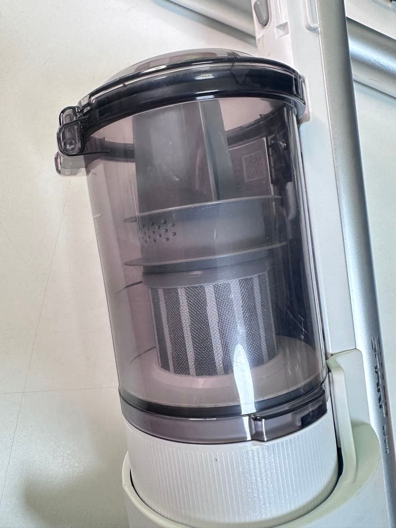 シャープコードレススティック掃除機RACTIVE Air EC-SR8-W