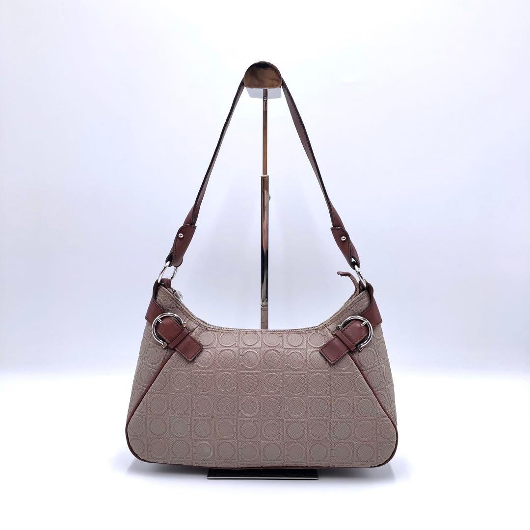 サルヴァトーレフェラガモ アクセサリーポーチ ガンチーニ エンボス バッグ