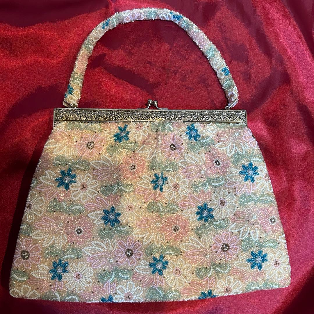 ❤️和装バッグ　総ビーズのヴィンテージ物です❣️レトロ好きな方にも❣️ドレスにも❣️