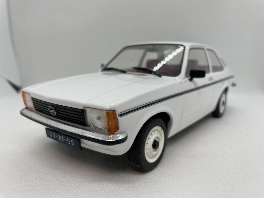 702-036 TRIPLE9 オペル カデット 1977 ホワイト