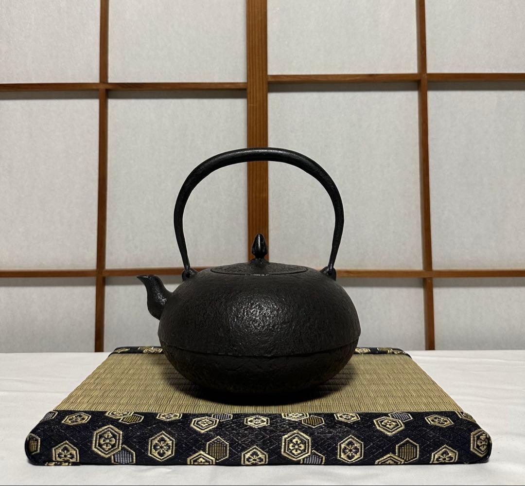 本番盛岡 薫山 南部鉄器 鉄瓶 平丸型 雲龍 1.6リットル 新品未使用品