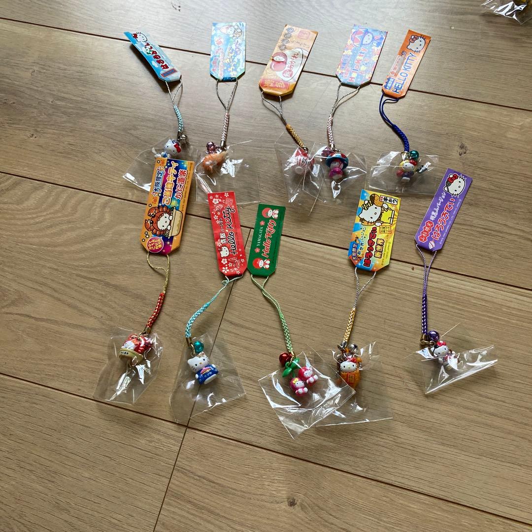 ハローキティご当地ストラップ&タオル約64点