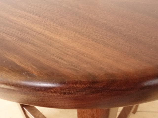 北海道手作り家具　ウォールナット材　スツール