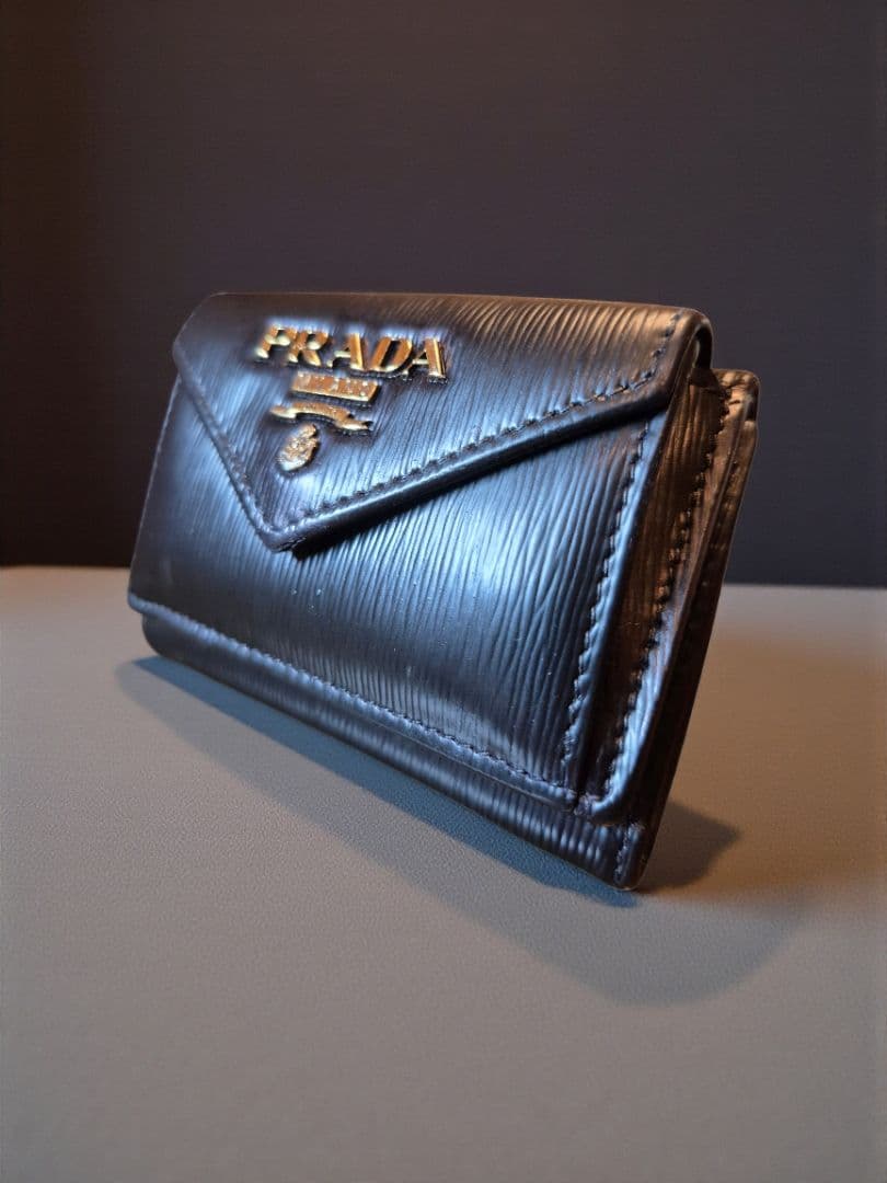 ＰＲＡＤＡ　プラダ　サフィアーノ　三つ折り財布　x
