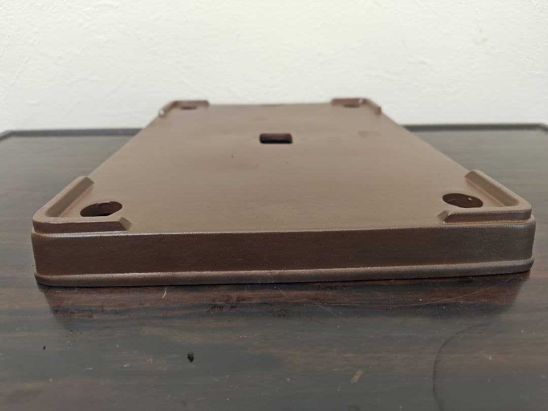 ブラウン長方形陶器製中型盆栽鉢　約31cm x 23cm×3cm 落款あり