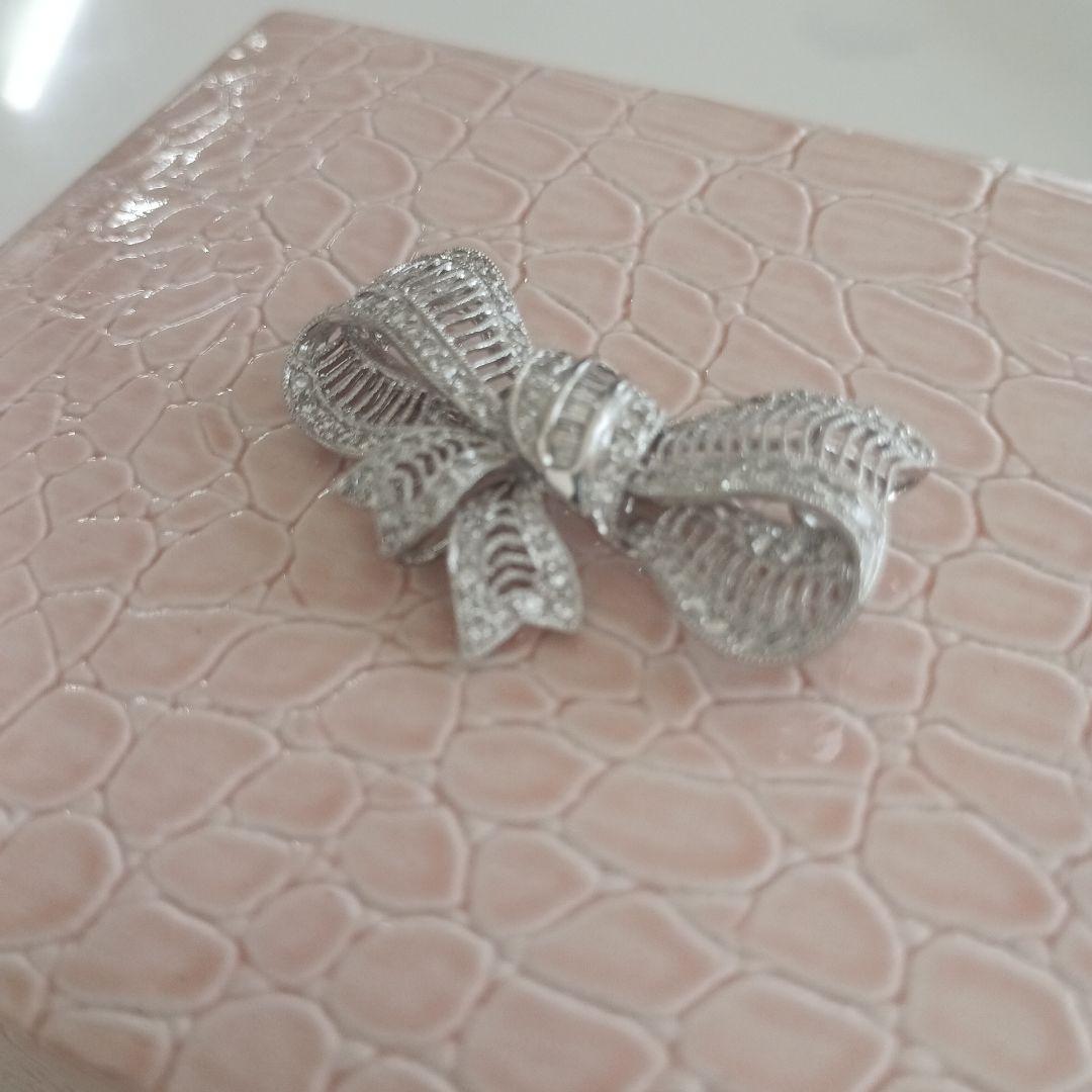 K18エレガント リボン型 ダイヤモンド装飾ブローチ