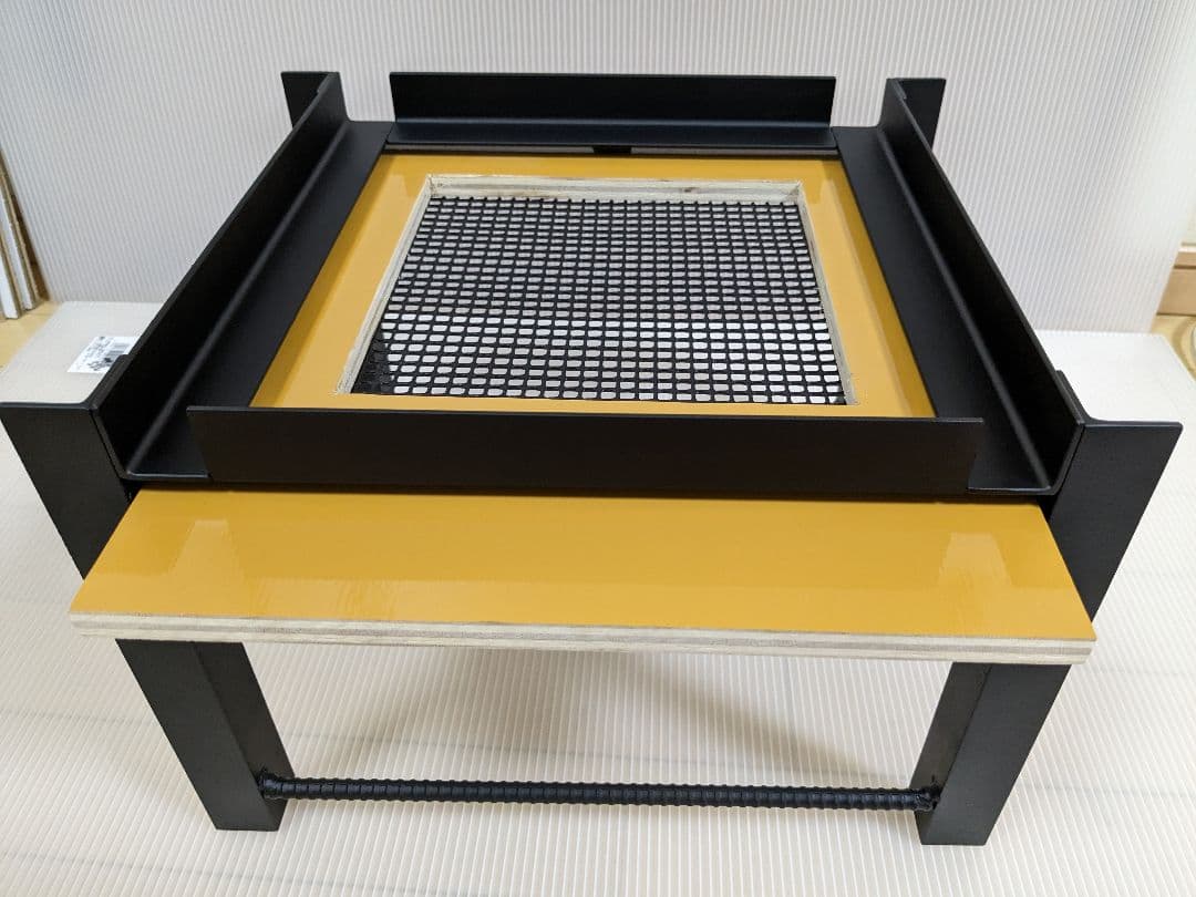 重箱式巣箱台　２９０ミリ用　ニホンミツバチ　鉄製台