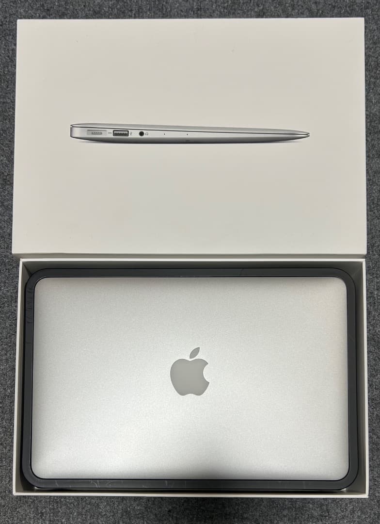 MacBook Air i7 8Gb 11インチ 新品1TbSSD 傷無し極上品