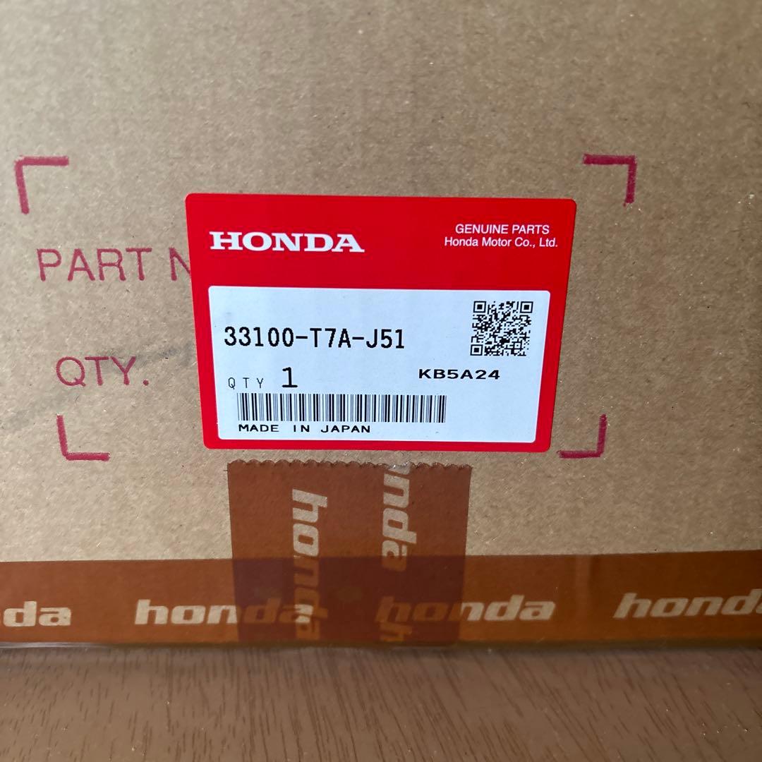 ヴェゼルDAA-RU4ヘッドライトASSY右側