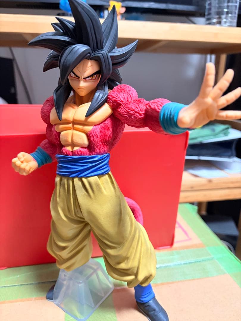 ドラゴンボール　フィギュア　悟空スーパーサイヤ人4　マスタライズ　中古　送料無料