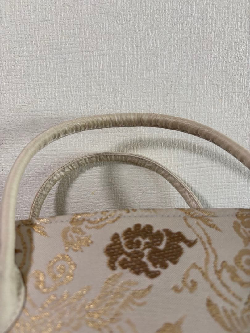 和装用バッグ 白と金の花柄