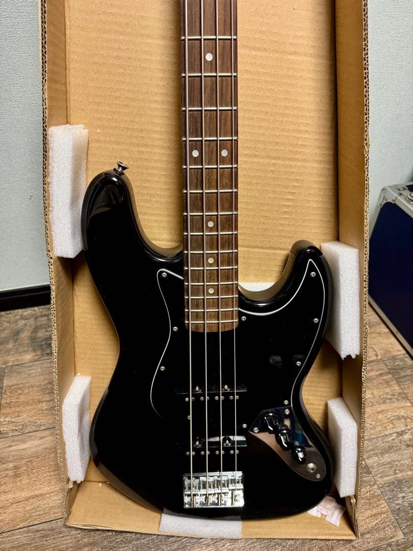 Legendエレキベース ブラック 4弦