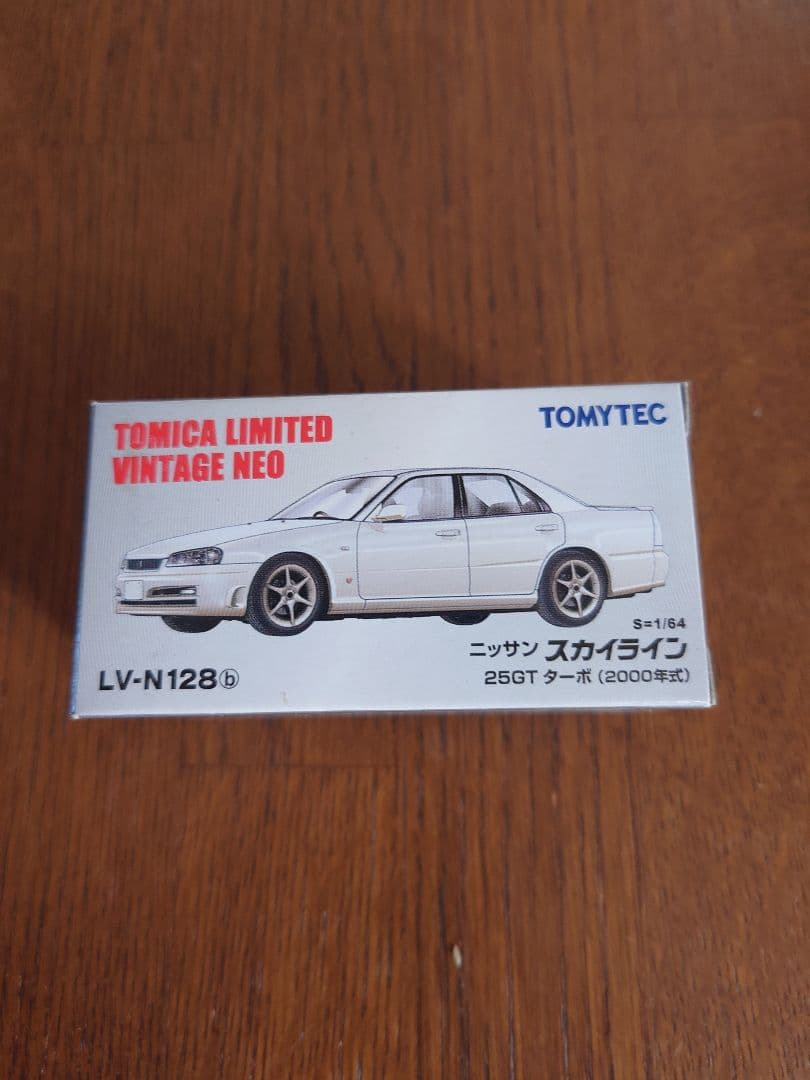 トミカリミテッドヴィンテージネオ 日産 スカイライン