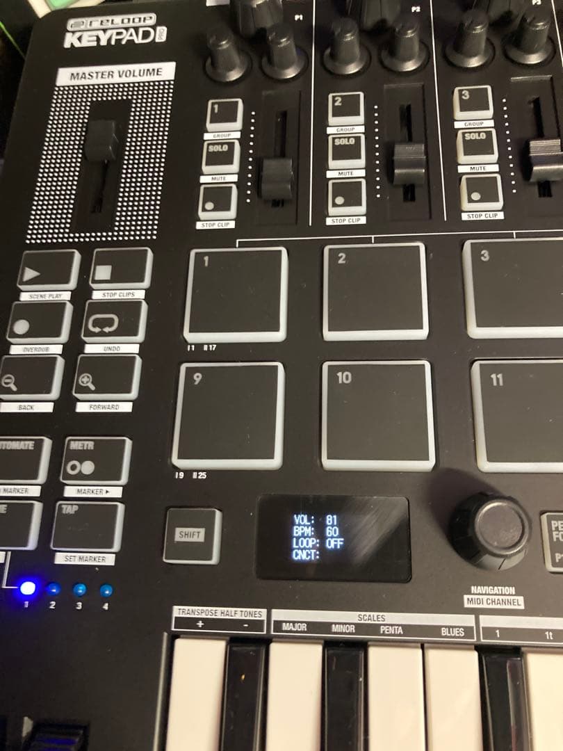 KEYPAD PRO MIDIコントローラー