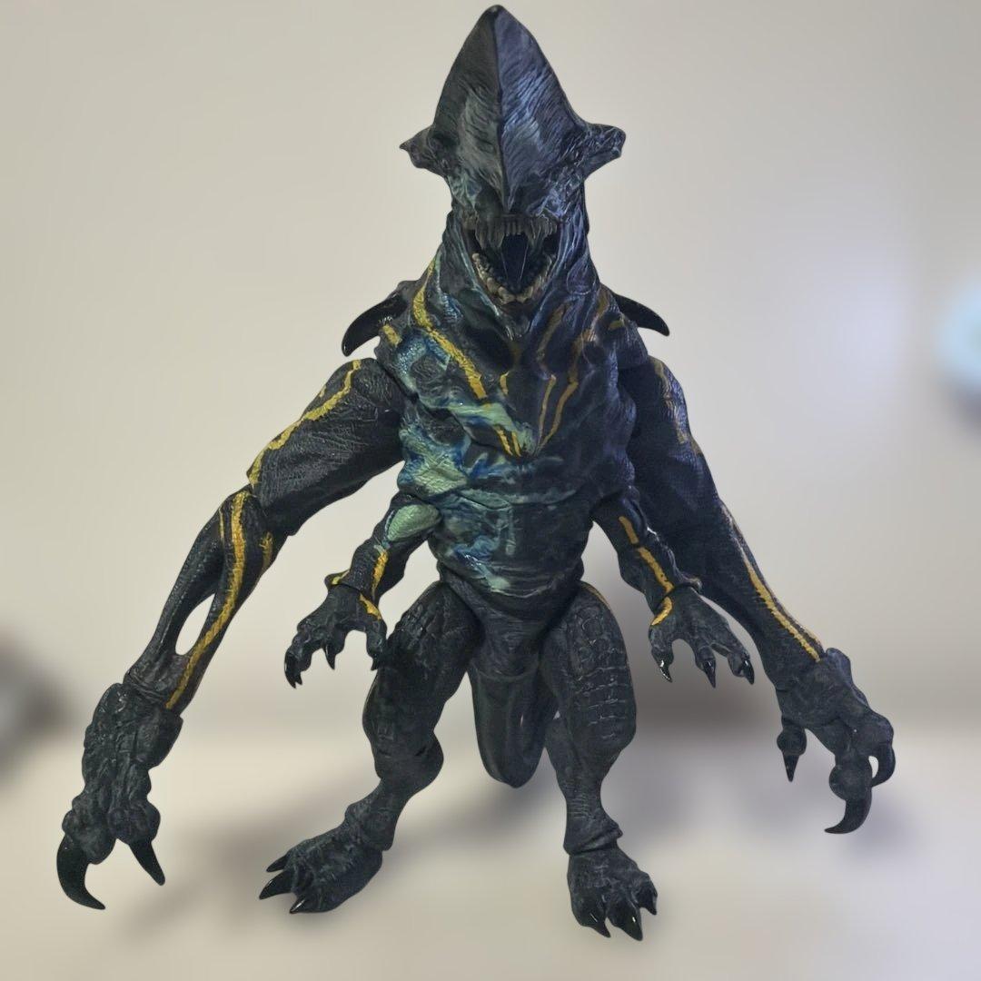 パシフィックリム　NECA￼ナイフヘッド　フィギュア