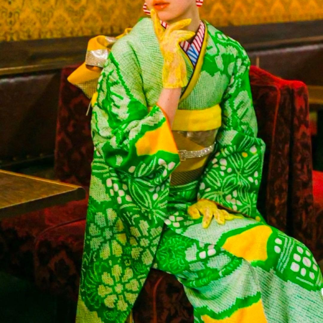 正絹　総絞り　黄緑×緑　疋田　源氏車　刺繍　振袖　着物単品　成人式　アンティーク