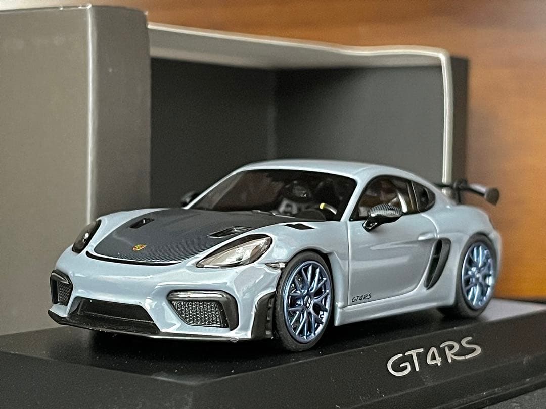 1/43 ミニチャンプス ポルシェ 718 ケイマン GT4 RS グレー