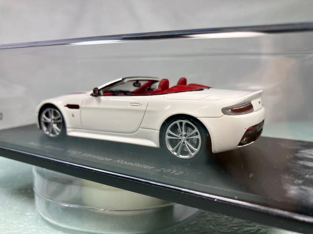 ミニカー Spark Aston Martin V12 Vantage Roadster