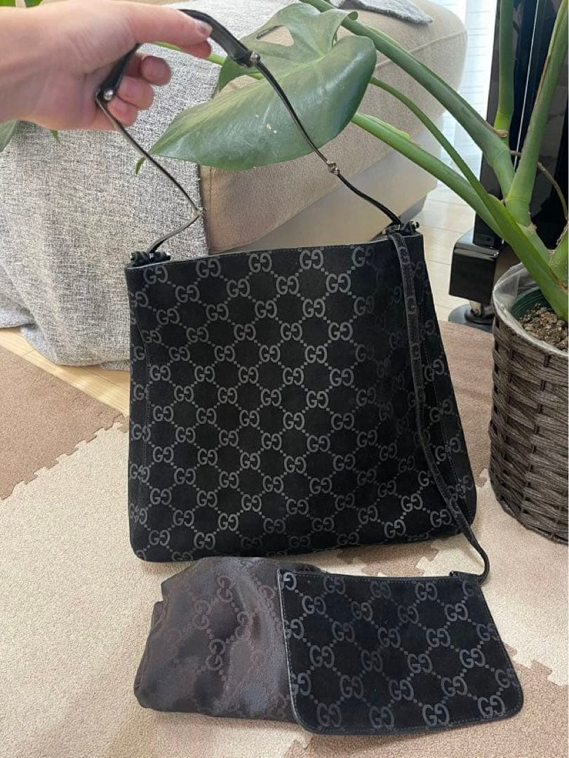 あき　GUCCI ブラック スエード　GGパターン ショルダーバッグ