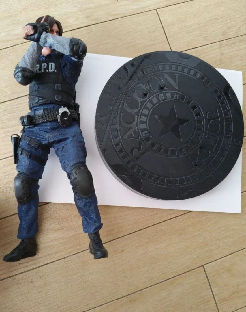 バイオハザード レオン RE フィギュア BIOHAZARD