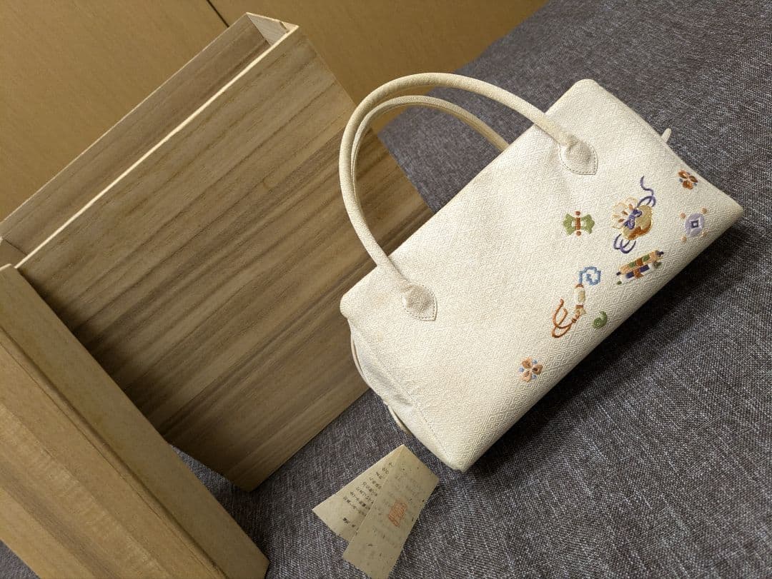 最終お値下げ！名門【逸品】長艸刺繍　手刺繍利休バッグ　和装　正絹　桐箱入り作家物