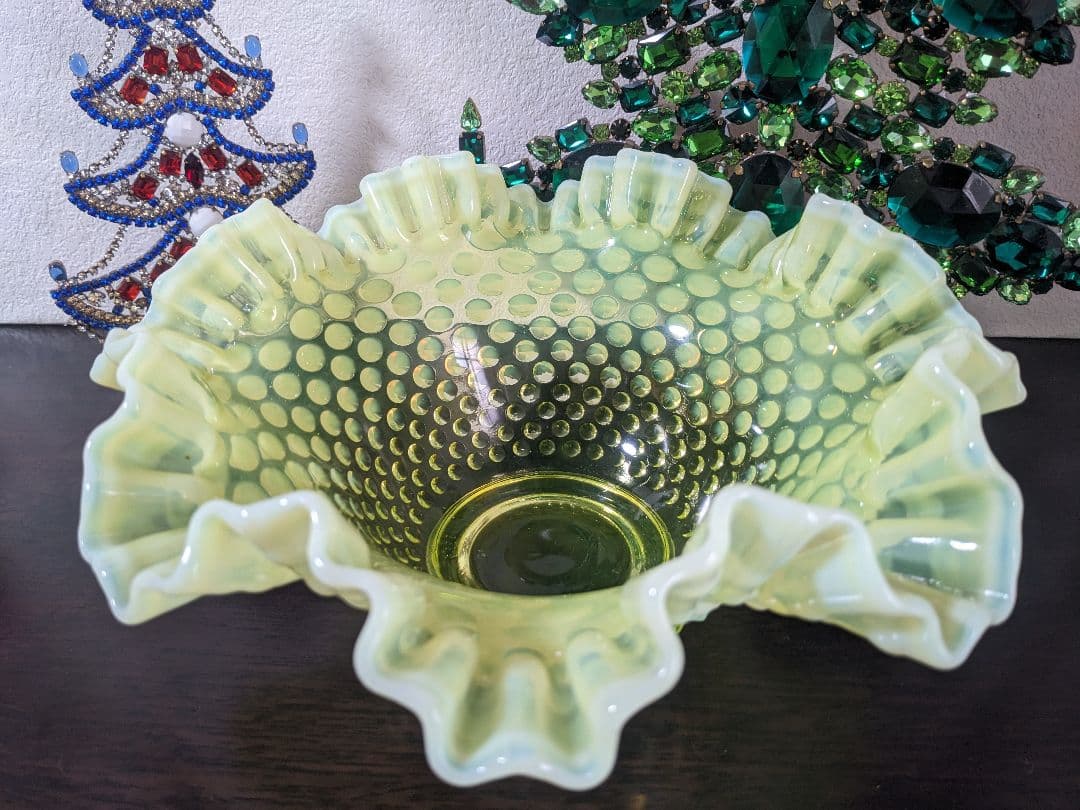 フェントン　ウランガラス　ヴァセリン　ホブネイルオパルセント　ラージフリルボウル