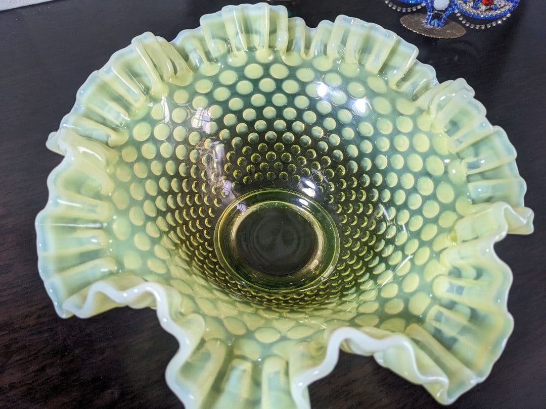 フェントン　ウランガラス　ヴァセリン　ホブネイルオパルセント　ラージフリルボウル