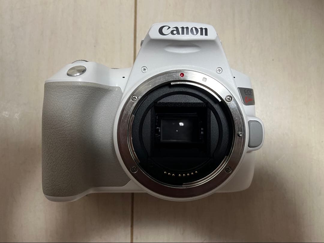 Canon EOS Kiss X10 ボディ（デジタル一眼レフカメラ）