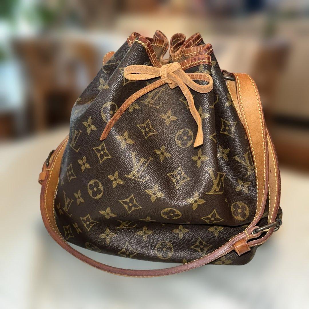 LOUIS VUITTON ショルダーバッグ　プチノエ モノグラム　巾着型