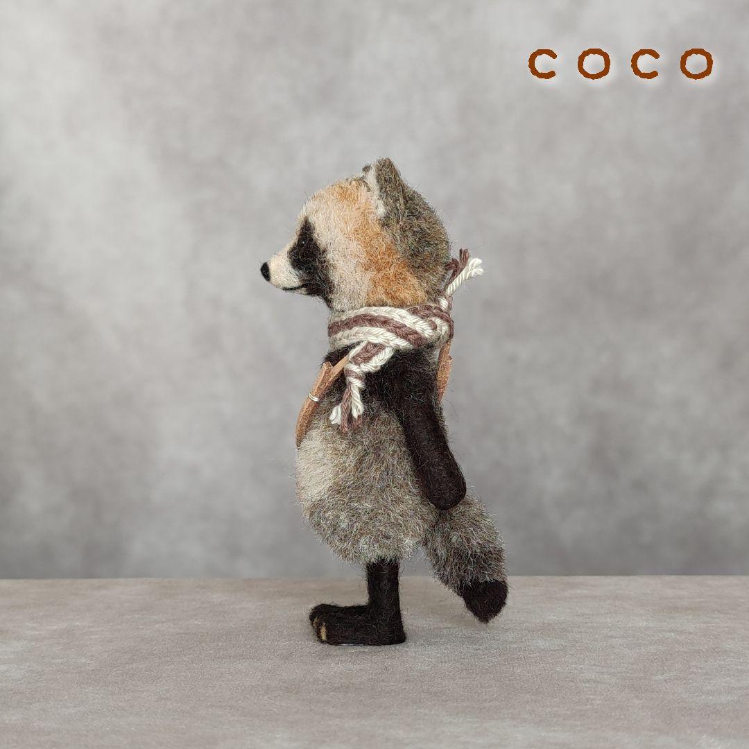 柿ポシェットを下げたたぬきさん