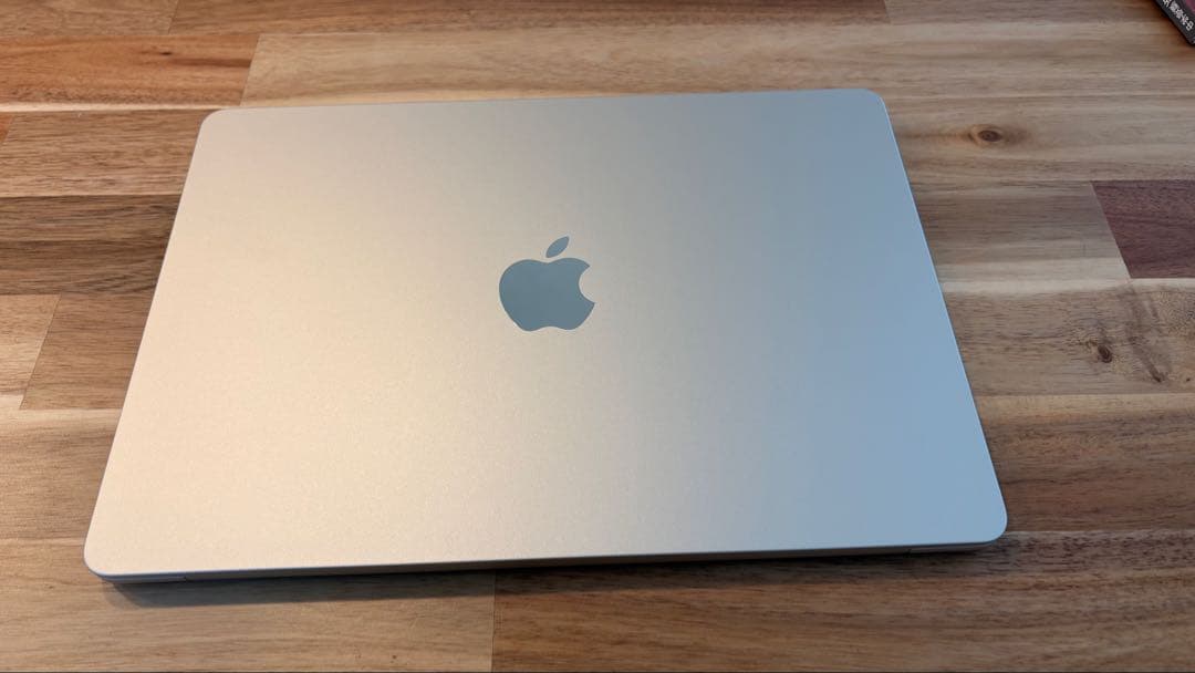 【ほぼ新品美品】MacBook Air M4 チップ スターライト