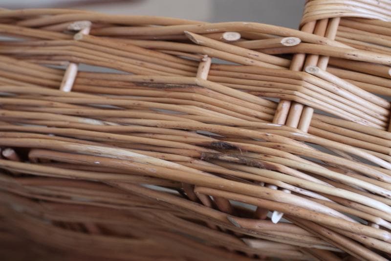 イギリス　アンティーク風な柳のベッド　犬用　猫　ペット用ベッド　バスケット