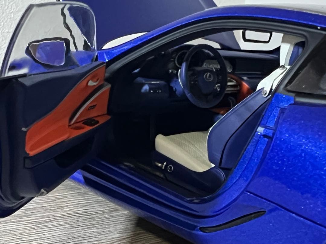 レクサス LC500h 1/18 ミニカー