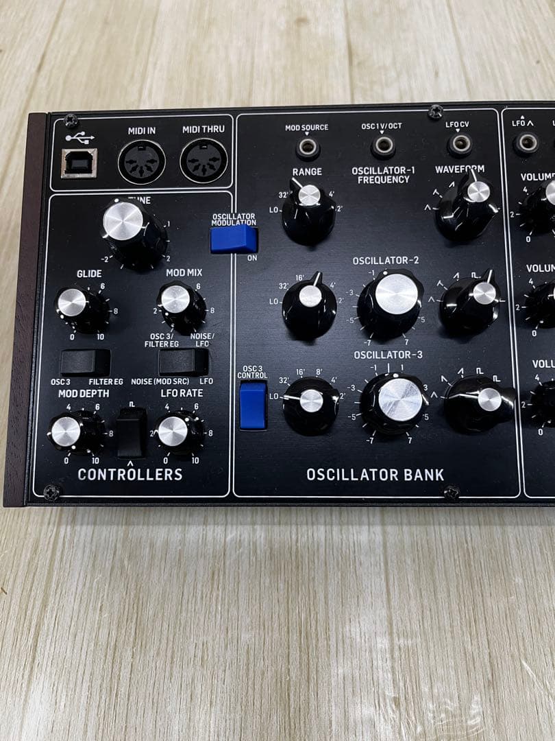 ベリンガー model d シンセサイザー